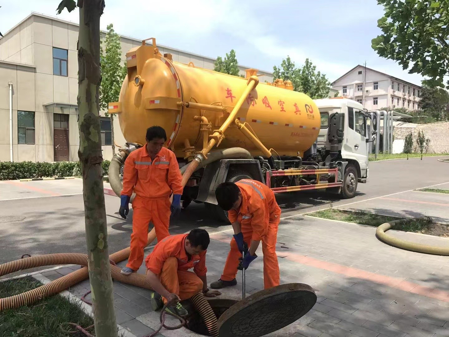 义马化粪池清理与5-8吨吸粪车施工效率分析